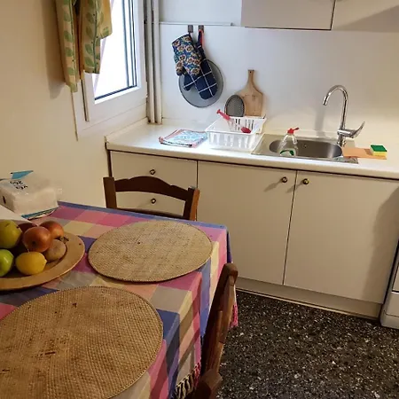 Sunny Quiet Apt شقة سالونيك