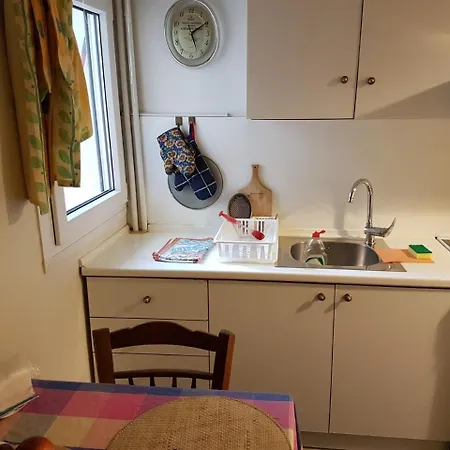 Sunny Quiet Apt شقة سالونيك